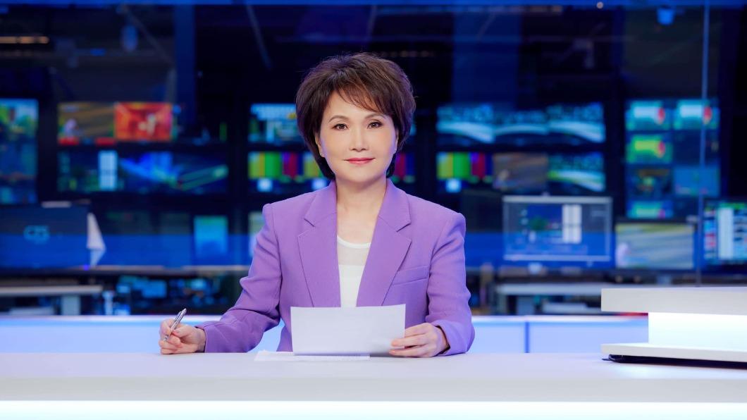 沈春華近期拍攝廣告,不僅「坐回主播台」,還演出動作片。(圖/翻攝自沈春華 Live Show 臉書)