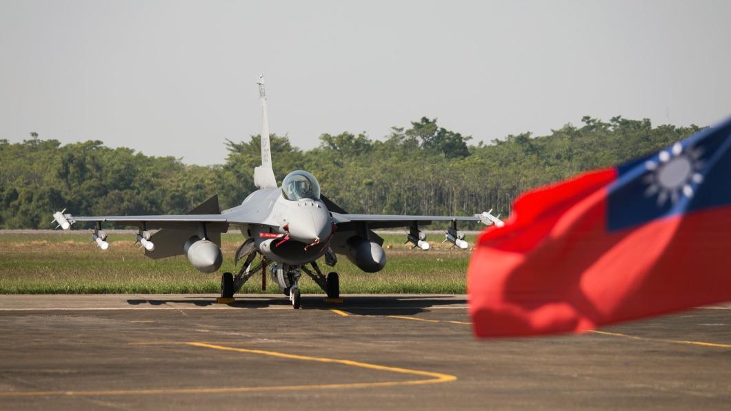 經過性能提升改裝,我國空軍第四聯隊展示多架F-16V BLK20型戰機。(圖/翻攝自空軍官方粉專)