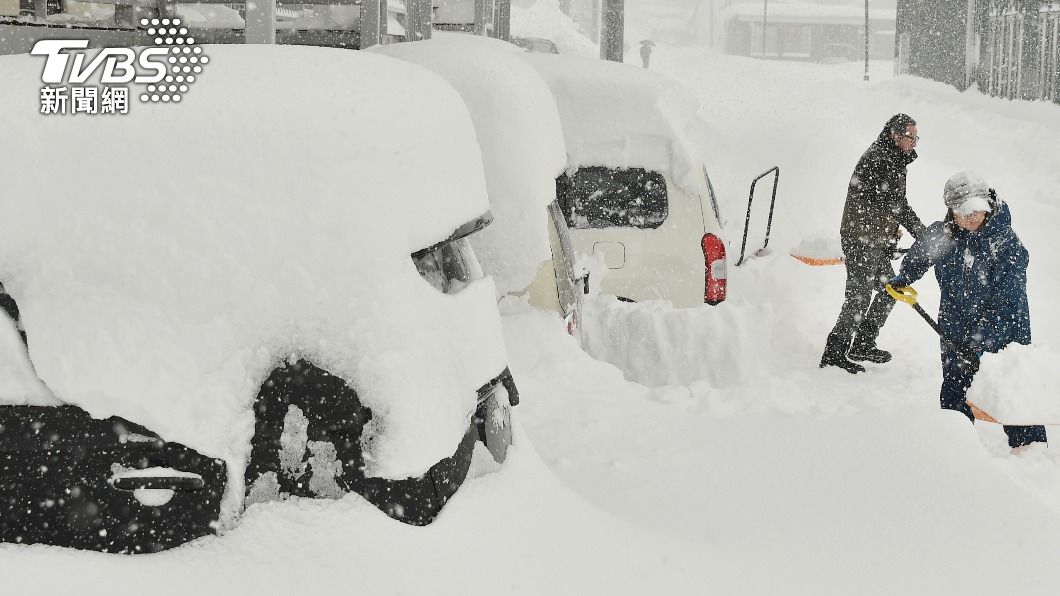 今冬最強寒流！北海道大雪公車連5日停駛　叫車等1.5小時