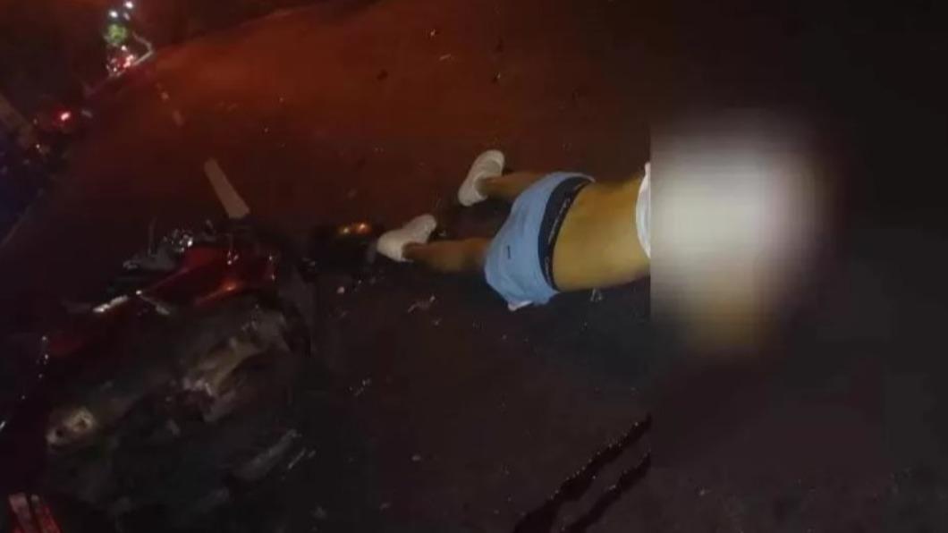 沒駕照上路！21歲騎士暴衝擦撞　路人目睹「斷頭慘死全程」