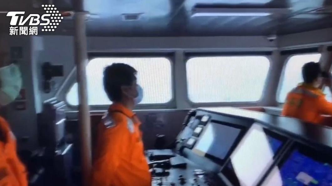 海巡署旗津艦投入搜救。(圖/TVBS)