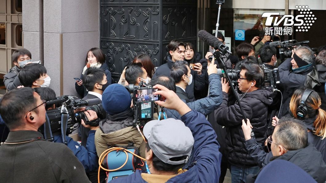 糗了!查政壇黑金卻搜出「巨量A片」 自民黨能幹秘書揭內幕