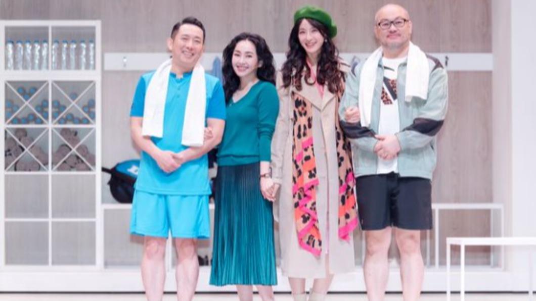 屈中恆（左起）、蔡燦得、賴雅妍、劉亮佐出席《妳和我和他的真相》彩排記者會。（圖／果陀劇場提供）