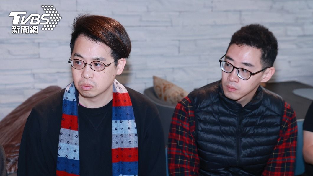 林雨果（左）坦言在爸爸林秋離離世前，雙方關係一度緊張，右為小兒子林語堂。（圖／黃城碩攝）