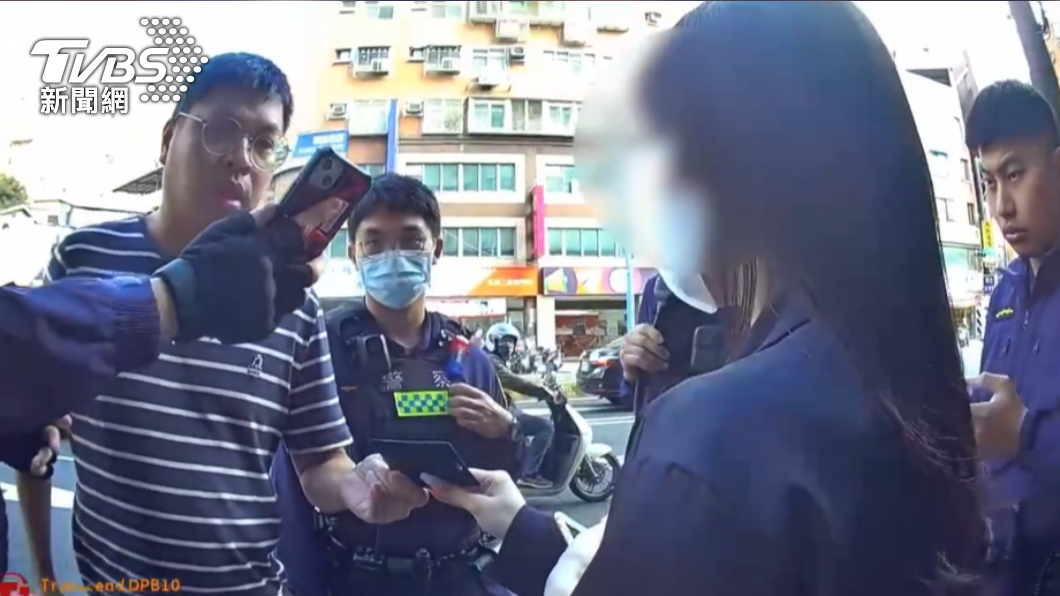 正義哥通知警方到場。(圖/TVBS)