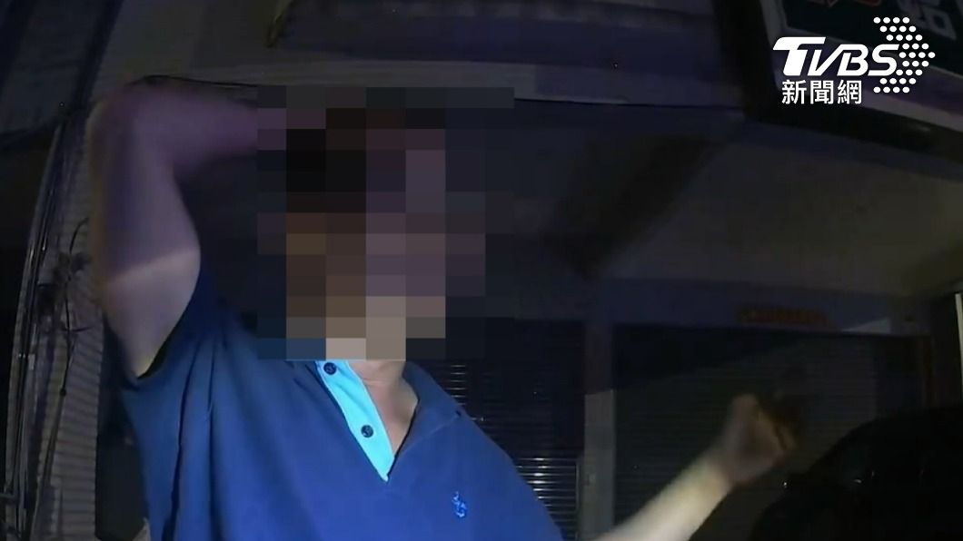 高雄男酒後按摩店「鬆一下」 逆向直衝警車慘了