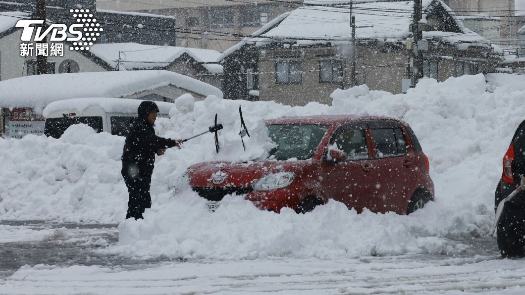 日本破紀錄大雪!新幹線延誤影響萬人 北陸上百戶孤立無援