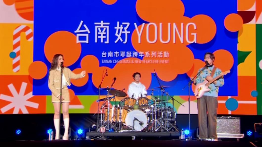告五人陪伴歌迷提前歡慶耶誕節,更分享了自己的耶誕願望。(圖/TVBS)