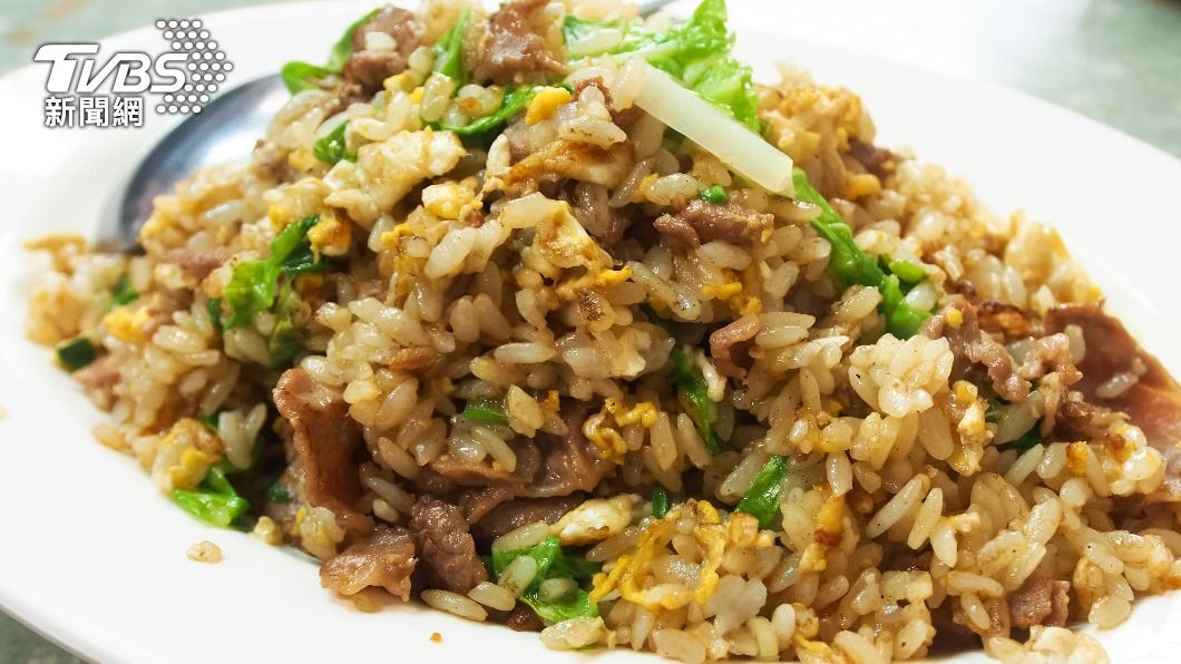 外送蝦仁炒飯變肉絲!他打電話反應 老闆1舉動超溫馨