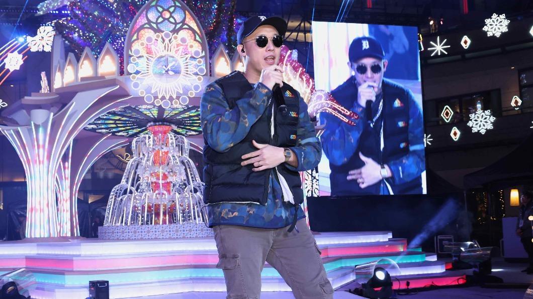 David蕭演唱〈她是我的菜〉時,還趁機放閃告白愛妻。(圖/寬寬整合行銷提供)