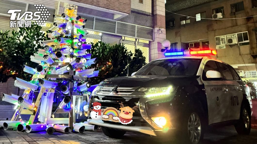 台南超狂「監視器耶誕樹」曝光 鄉民刷一排:科技執法之樹