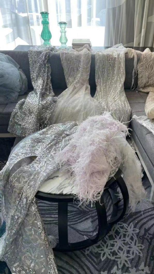 黃奕表示七件禮服全穿不下。（圖／翻攝自黃奕微博）