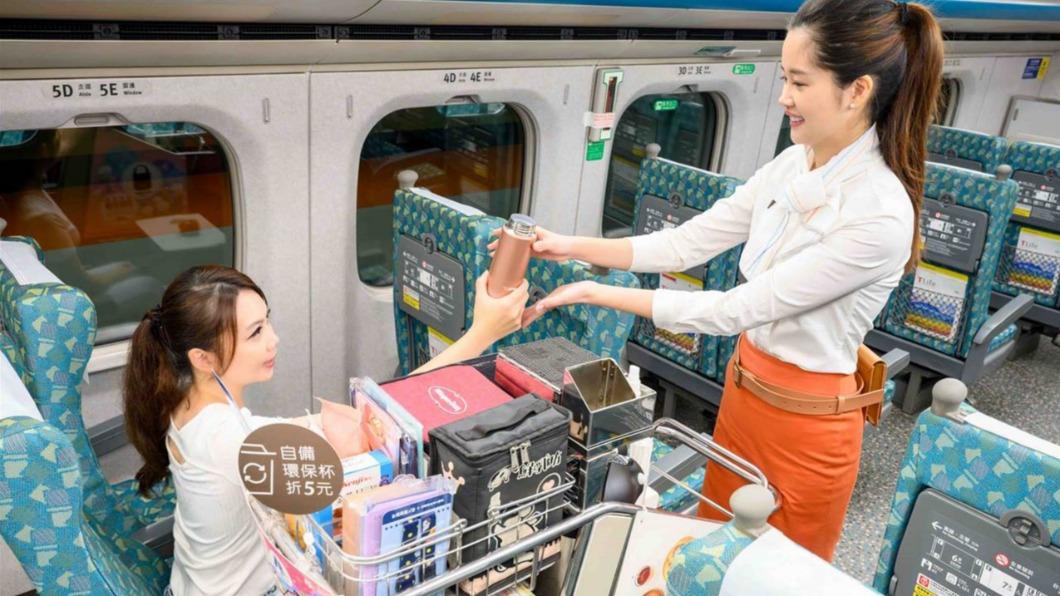 台灣高鐵公司歡迎旅客自備耐熱材質的環保杯於列車上購買熱飲。(圖/高鐵提供)