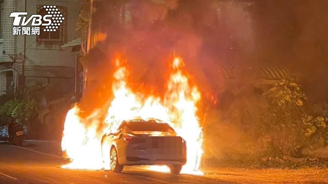 雲林北港深夜火燒車「爆炸聲不斷」 30歲男仰躺叫不醒救出已死亡