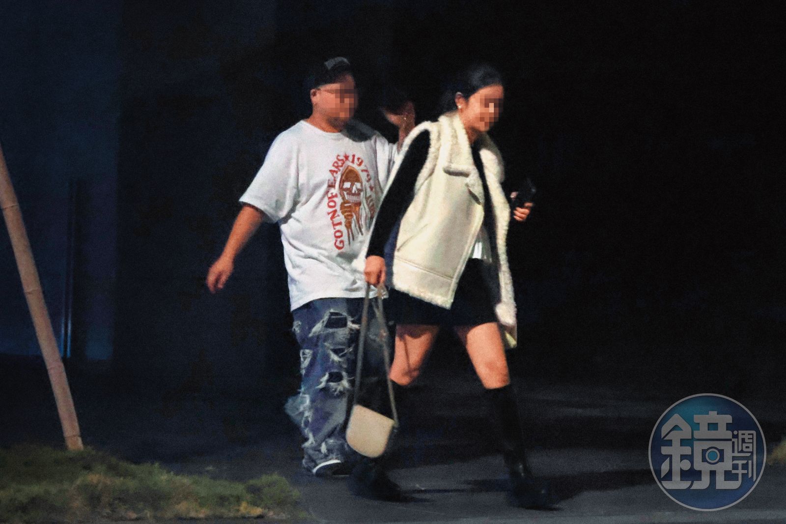 03：08，玩到隔天凌晨，其中也有小豬身邊的友人負責送女生離開，感覺待遇比較不一樣。（圖／鏡週刊）