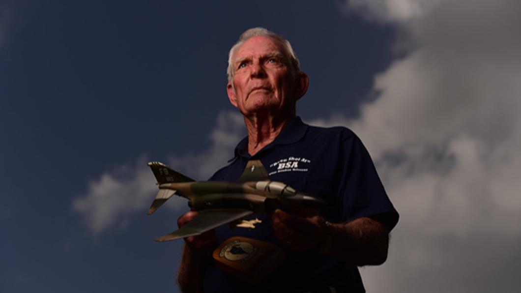 F-4戰機「老漢推車」空中救同袍　美軍傳奇飛行員89歲病逝