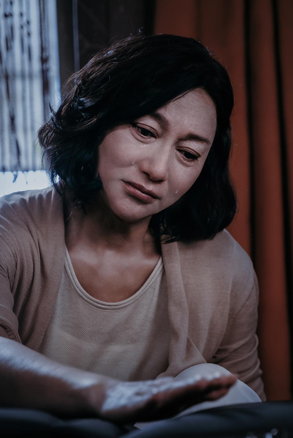 劇組拍攝惠英紅關鍵哭戲時,攝影師甚至為其演技震懾到忘記開攝影機。 (圖/原創娛樂提供)