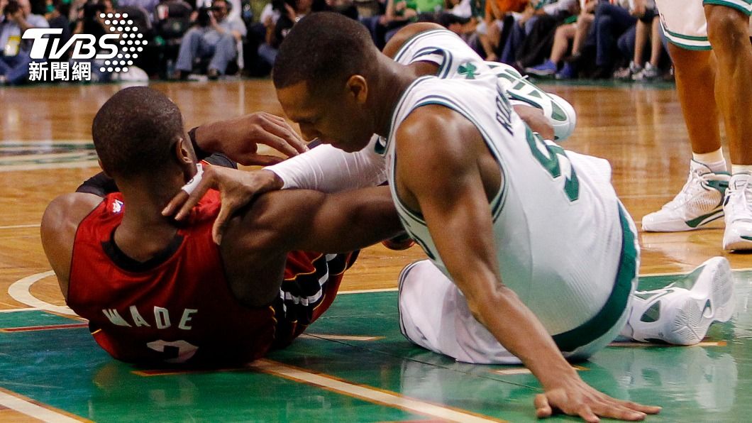 NBA／左手脫臼照上場！隆多憶12年前「獨臂滅火」：韋德故意的