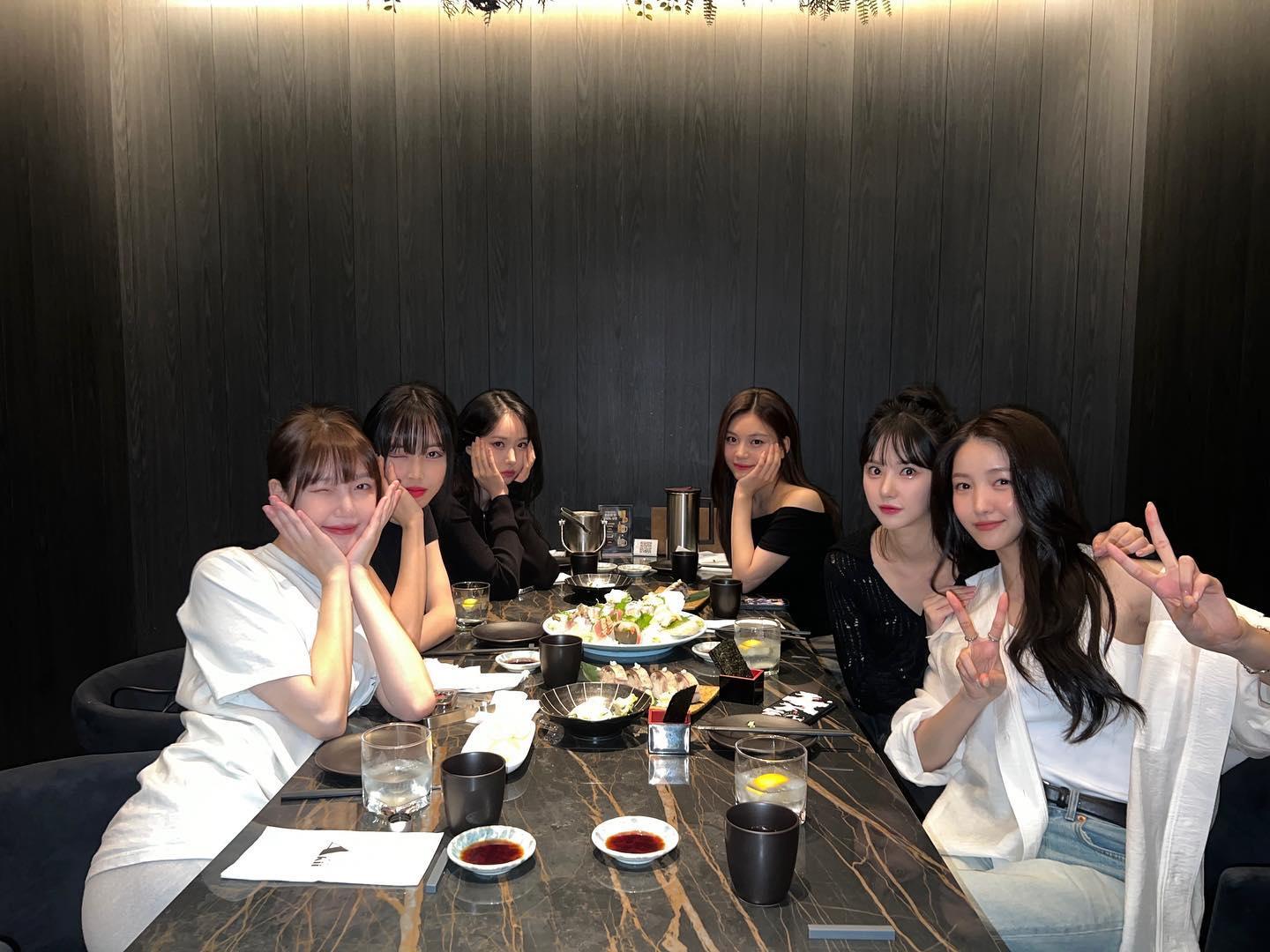 雖然GFriend已經解散,但成員仍時不時會相聚。(圖/翻攝自Yerin IG)