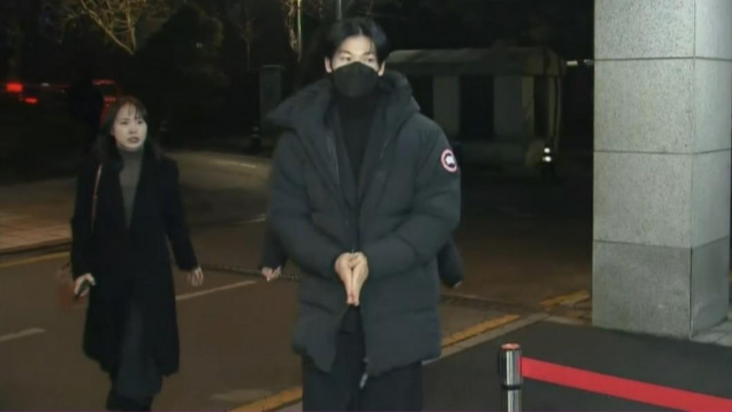 許光漢現身李善均靈堂 「面色凝重」一身全黑包緊緊悼念