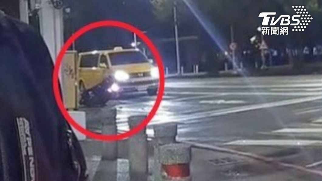 高雄阿姨酒吧嗨喝 騎車等紅燈在警察前「醉酒」倒地