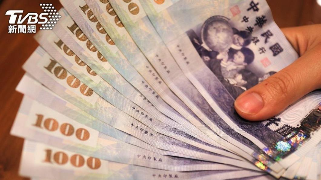 2023外國對台投資跌15.4% 對外投資235億美元創新高