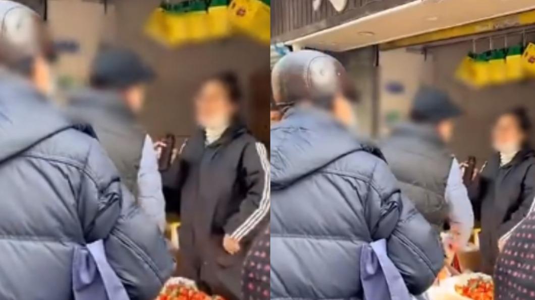 奧客挑草莓「徒手狂亂翻」最後不買 店家氣瘋當眾潑水大罵
