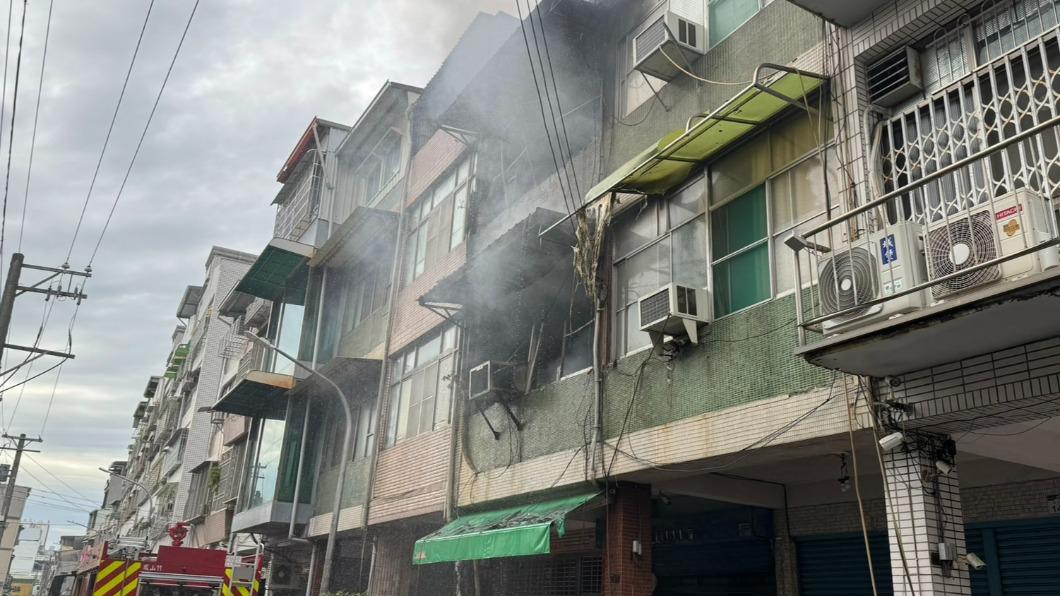 快訊／高雄民宅濃煙狂竄驚傳爆炸聲　男子倒二樓搶救不治