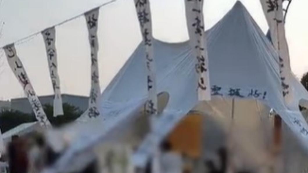 網友直呼氣氛很恐怖。(圖/翻攝自微博《搜狐千里眼》)