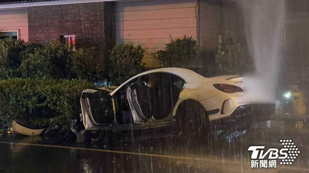無照PK酒駕!恆春汽機車行糾街頭飆速 自撞消防栓釀一死