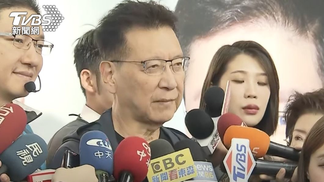 趙少康今日陪同中和立委候選人張智倫掃街。(圖/TVBS)