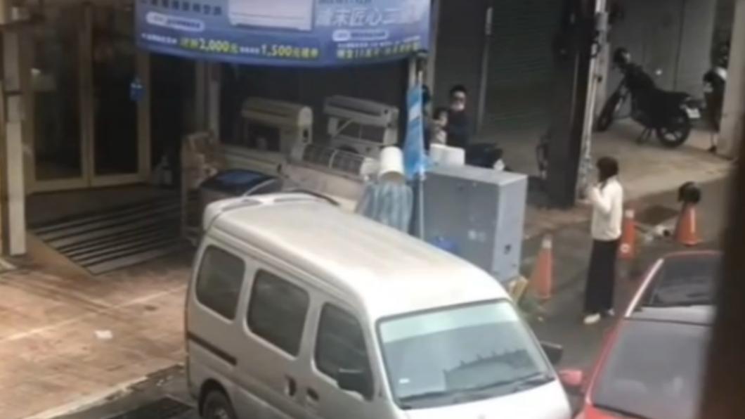 台南迴轉車禍 副座女崩潰尖叫:小孩受傷跟你沒完沒了