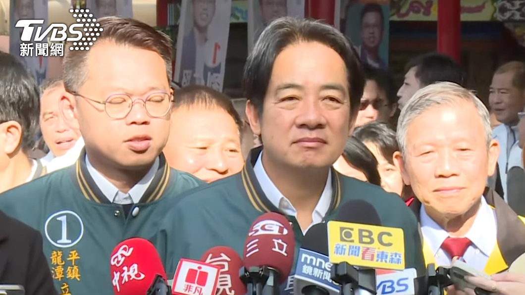 賴清德今天上午前往桃園市平鎮鎮安宮參香。（圖／TVBS）