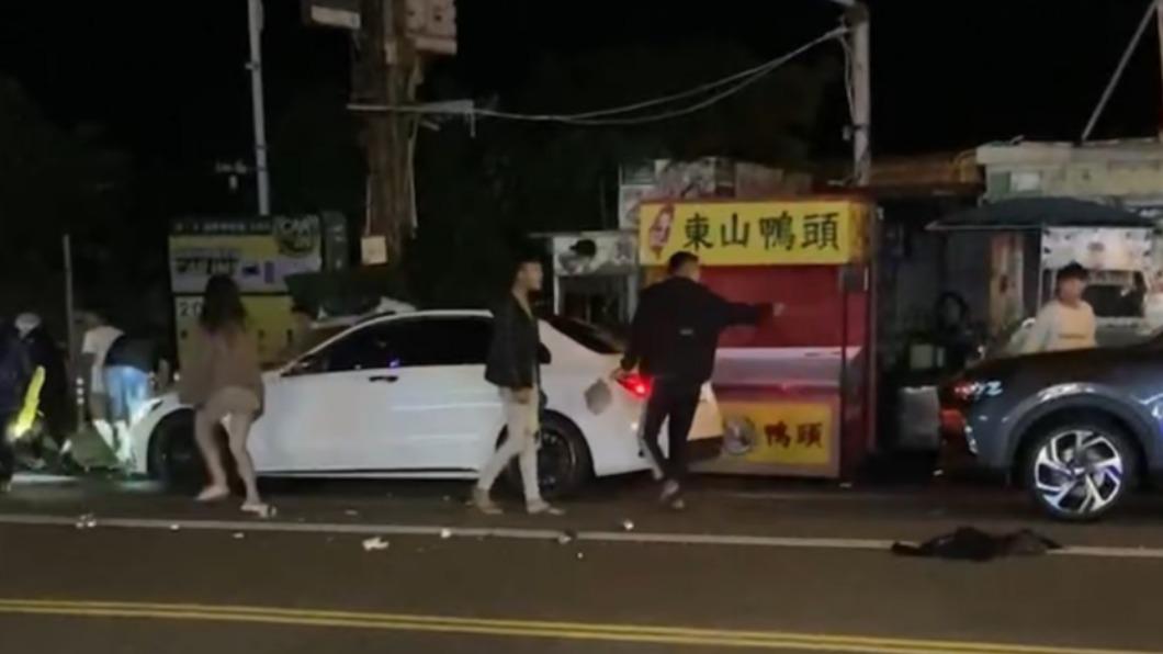 一句「看X小」引爆墾丁街頭大亂鬥 汽機車追逐自撞乘客慘死