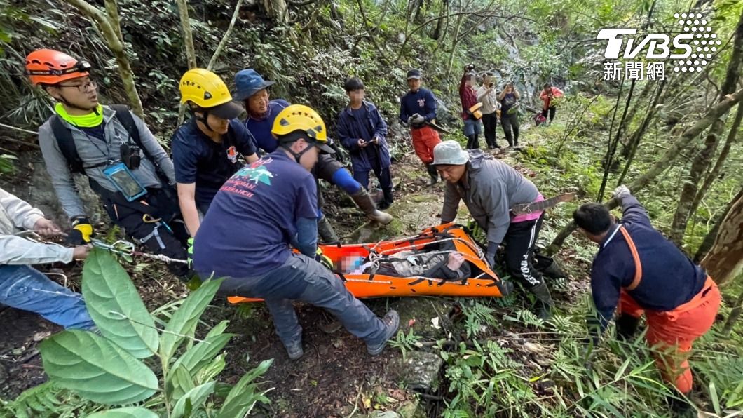 台大登山社男學生墜落40米山谷　受困一夜直升機吊掛獲救