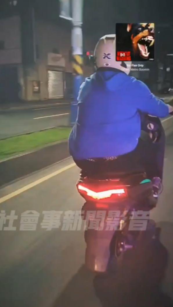 男大生眼看左右沒車竟當街翹孤輪。(圖/翻攝自社會事新聞影音)