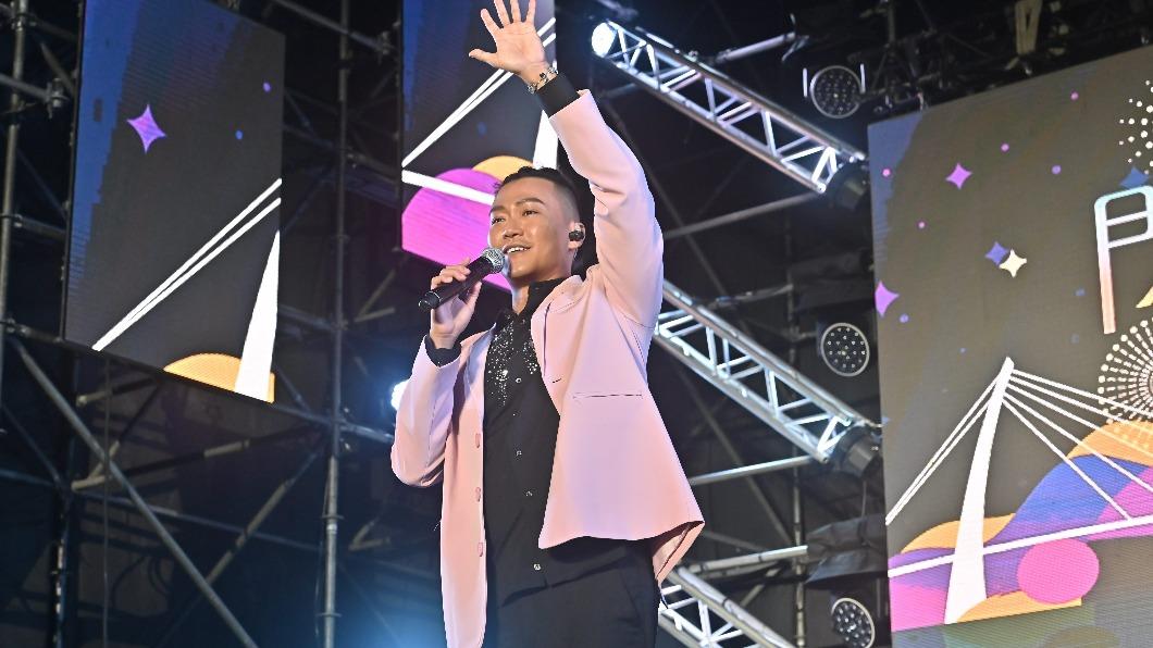 震驚!「費玉清」突復出登淡水跨年舞台 淚吐真心話