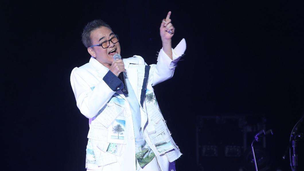 陳昇唱完〈歸鄉〉時陳昇一度鼻酸強忍淚水。（圖／宜辰整合行銷提供）