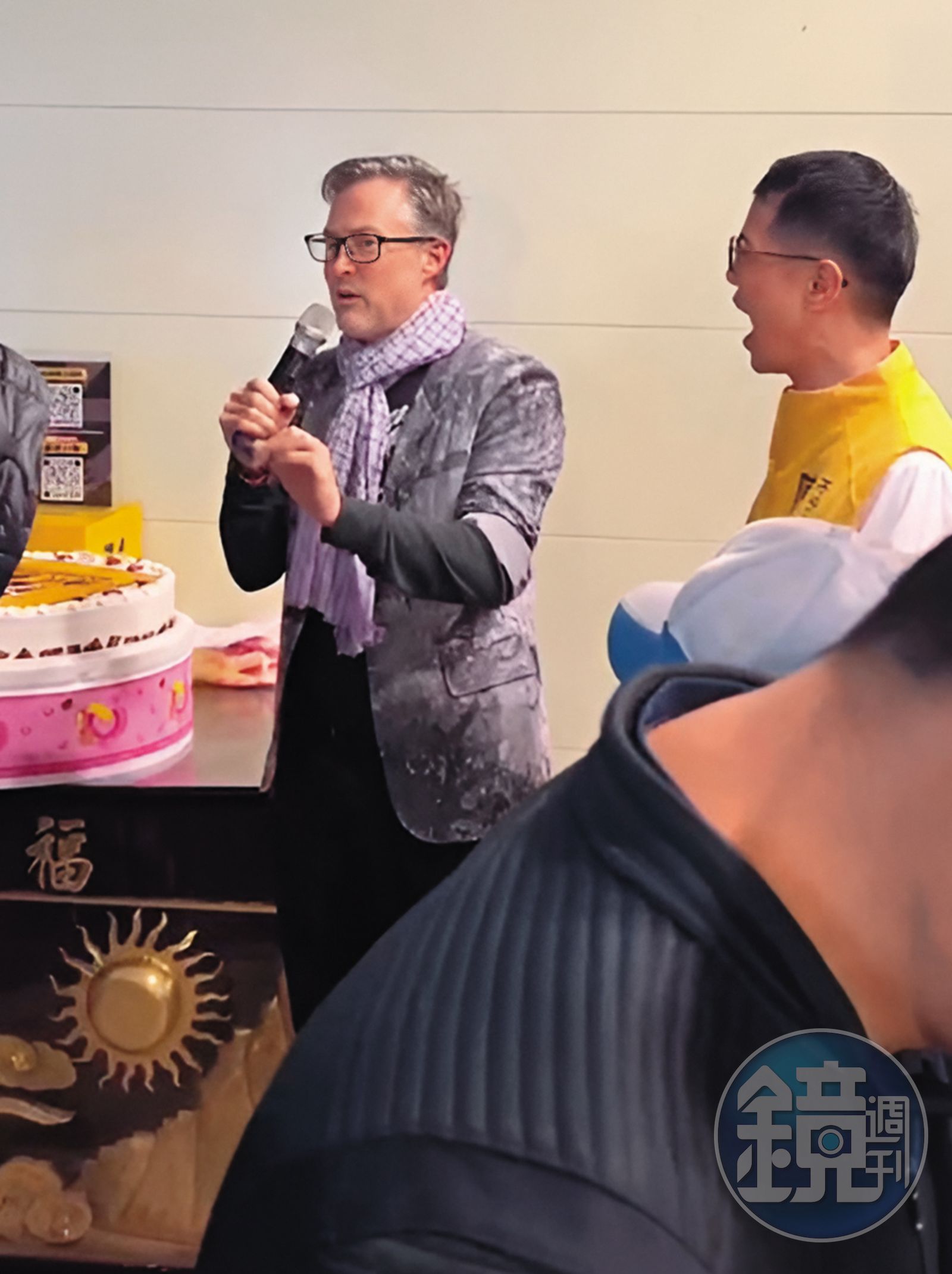 夏克立在耶誕節前夕,意外被發現與時代力量不分區立委候選人同台。(圖/讀者提供)