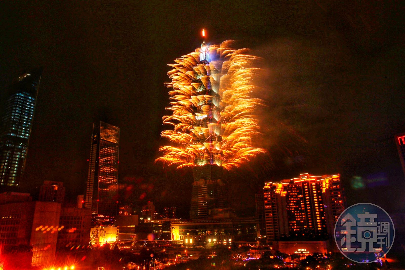 今年台北101煙火線條清楚可見。（圖／鏡週刊）