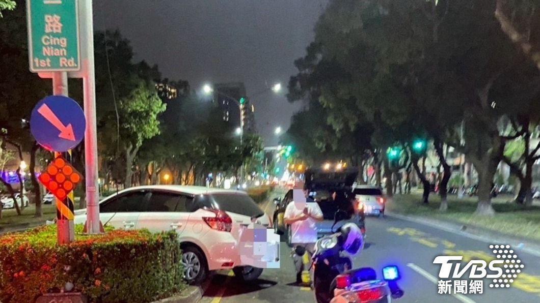 各小客車駕駛均無受傷、也無人酒駕。（圖／TVBS）
