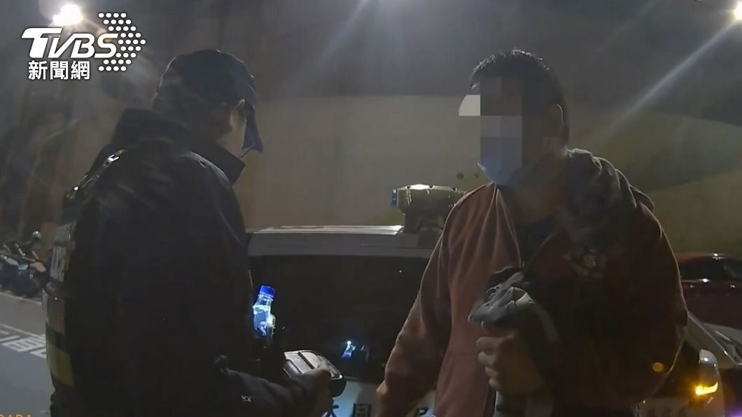 大同區大稻埕碼頭跨年人潮多　噁男針孔藏保特瓶偷拍如廁