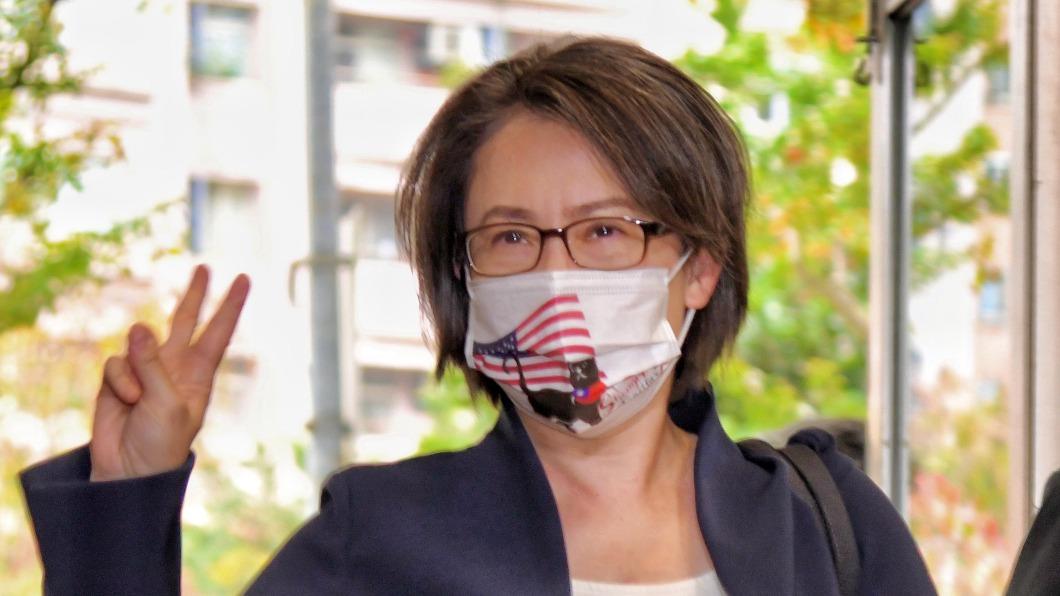 辯論/蕭美琴感冒戴「戰貓口罩」 秀台美國旗喊有信心
