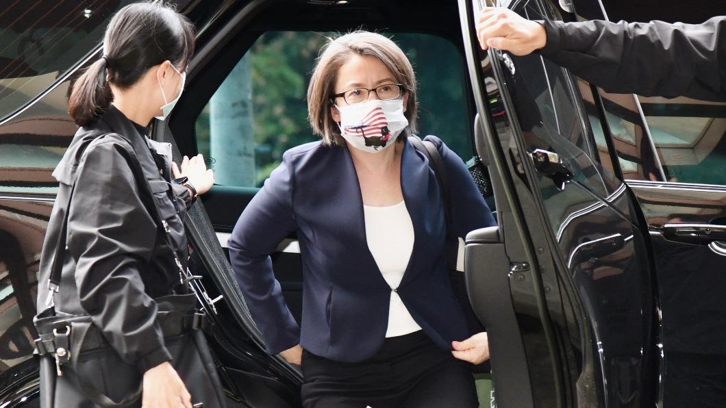 民進黨副總統候選人蕭美琴出席辯論會仍感冒戴「戰貓口罩」。(圖/胡瑞麒攝)