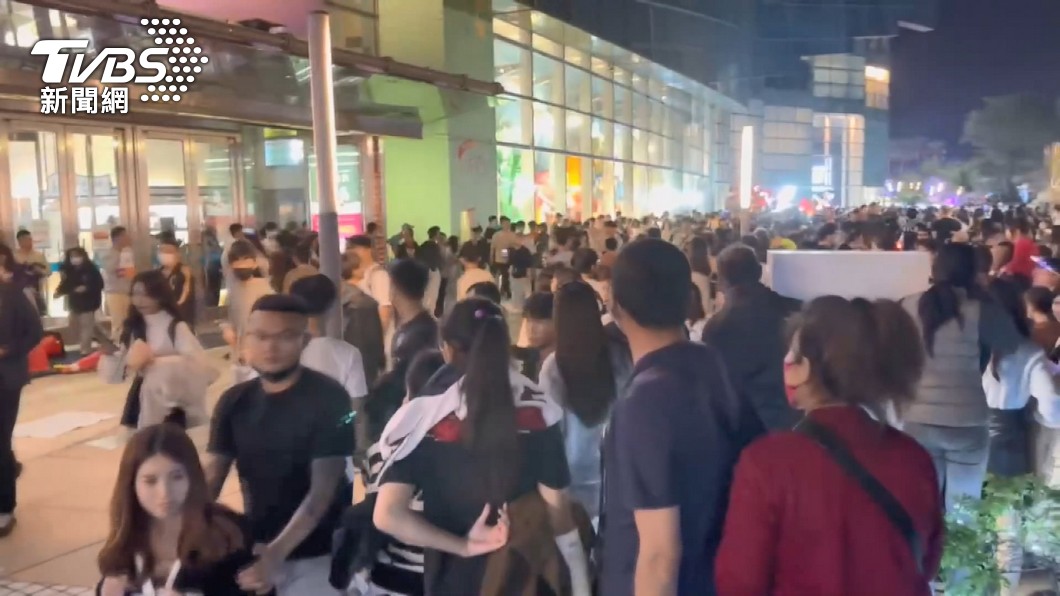 高雄跨年晚會騷動! 台上第一時間未安撫群眾 釀踩踏擴大