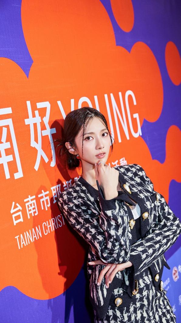 蔡黃汝重拾久違的歌手身分。(圖/晴空鳥提供)