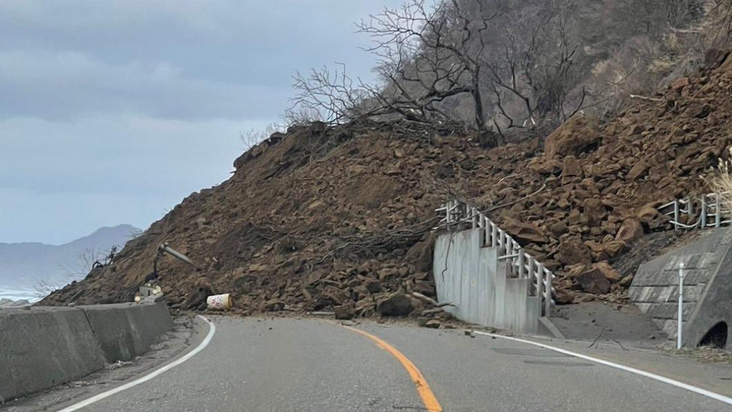 他開車途中遇石川7.6強震 土石崩落險被埋新潟國道雙向堵住
