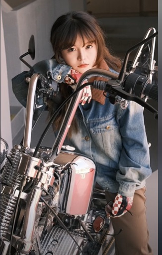 歐可愛平時熱愛騎車。(圖/翻攝歐可愛抖音)