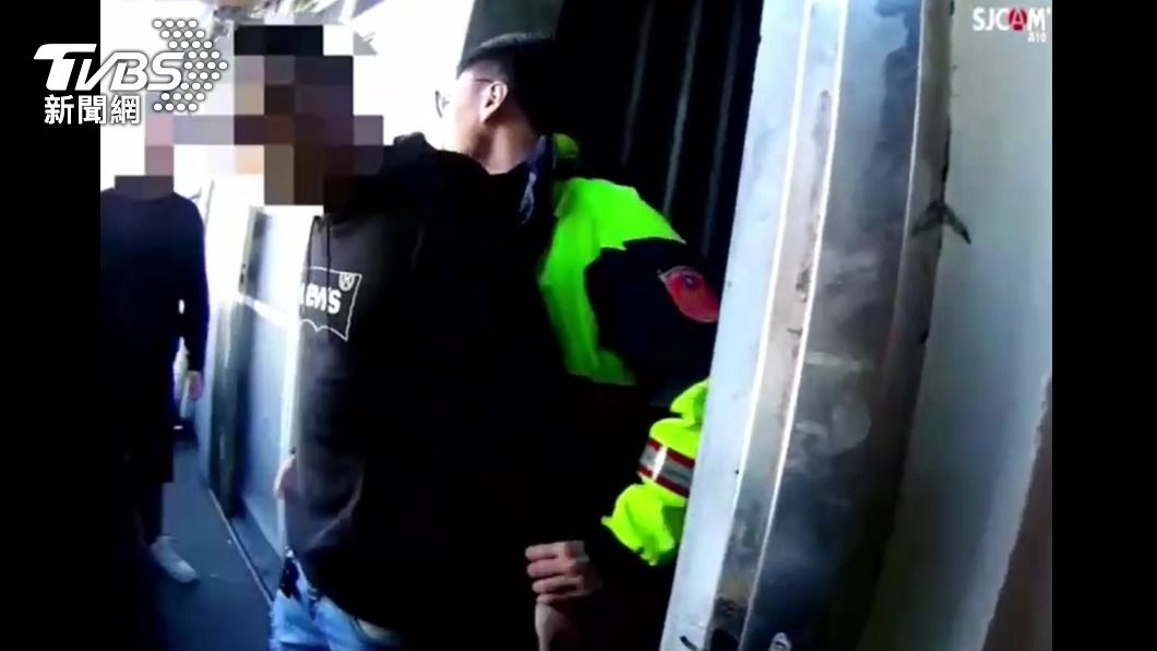 求復合卻撞見前女友與新歡同床共眠 莽男揮刀怒砍情敵