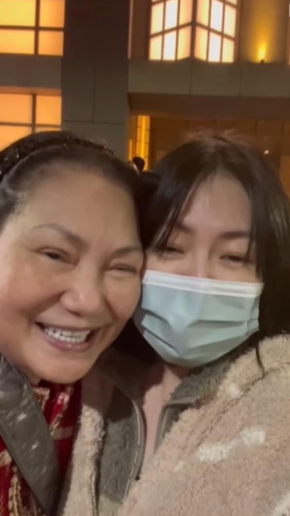小S忘記歌詞找來徐媽救援。（圖／翻攝自elephantdee IG）